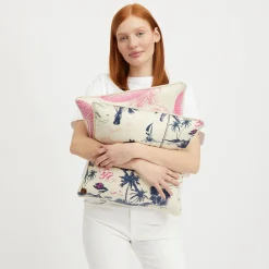 Pillow Beach Club 40x40